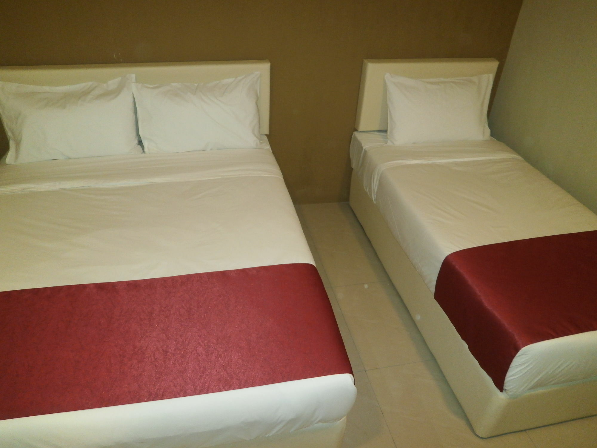 Check Inn Johor Bahru Exterior photo