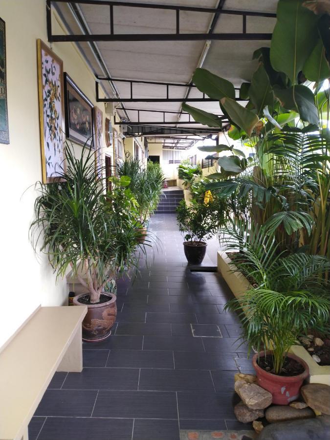 Check Inn Johor Bahru Exterior photo